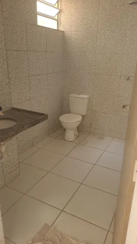 AP.COM 2 QUARTOS, SALA,BANHEIRO, COZINHA COM AREA DE SERVIÇO NO COND. LUCIDIO FREITAS III