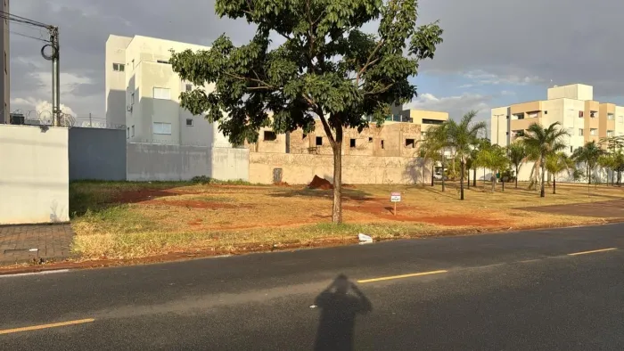 Terreno bairro Novo Mundo, terreno em avenida bairro Novo Mundo