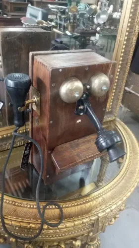 Telefone Antigo de Parede - Peça de Coleção da década de 20 