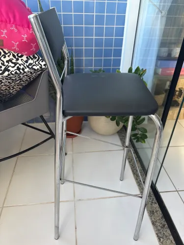 Vendo 2 banquetas lindas, nunca usadas! 