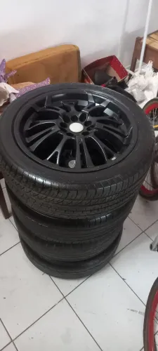 Jogo de rodas com pneus aro 17 de 5 furos