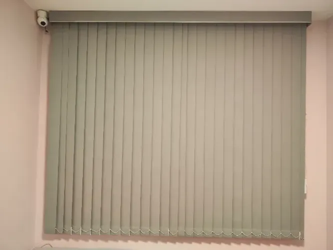 PERSIANA VERTICAL COM BLACKOUT