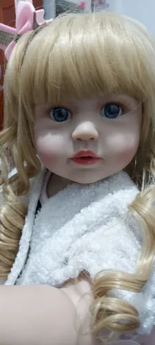 Boneca Reborn com Cabelos Loiros e Olhos Azuis