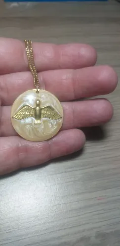 Gargantilha feminina.