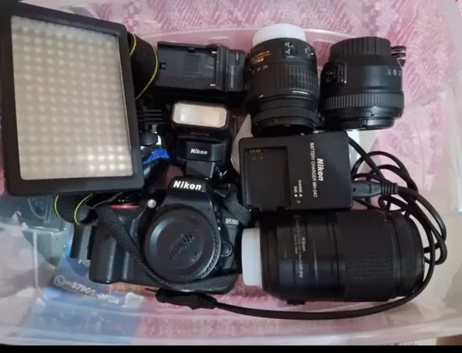 CÂMERA D5300 NIKON. COM ACESSÓRIOS e lentes