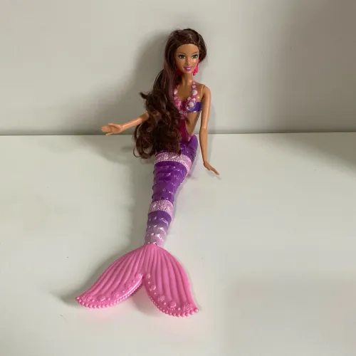 Boneca Barbie Teresa Sereia Muda de Cor