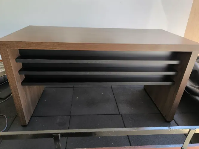 Escrivania com cadeira