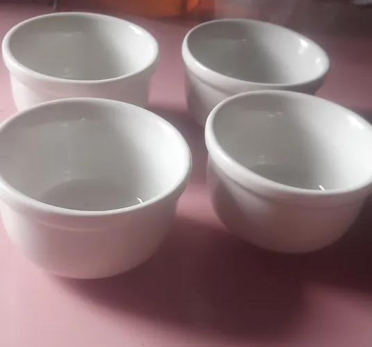 Conjunto de ramequins de porcelana branca