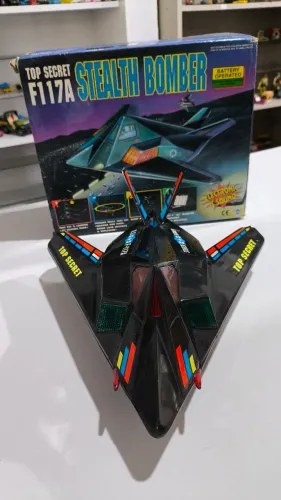 Avião F117 anos 70 na caixa bonitão
