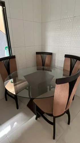 Cadeiras rústicas em perfeito estado 