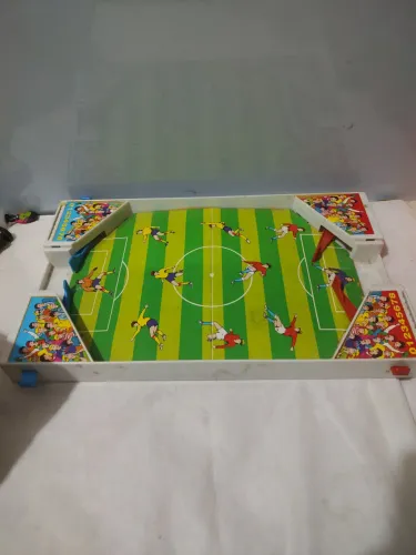 jogo com campo de futebol antigo  