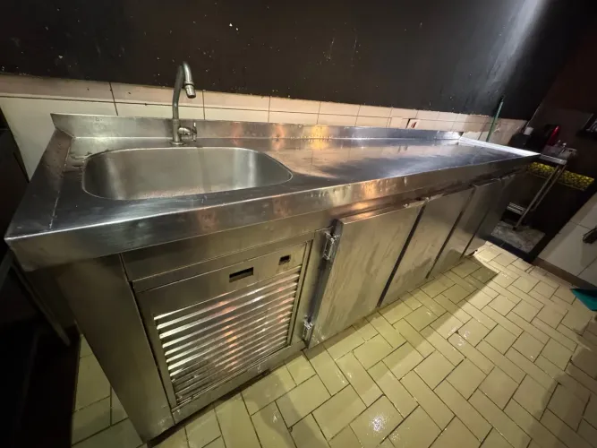 Balcão Refrigerado Aço Inox com cuba 220V