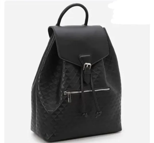 Mochilas<br>Mochila Com Fechamento Por TampaMochilas<br>Mochila Com Fechamento Por Tampa