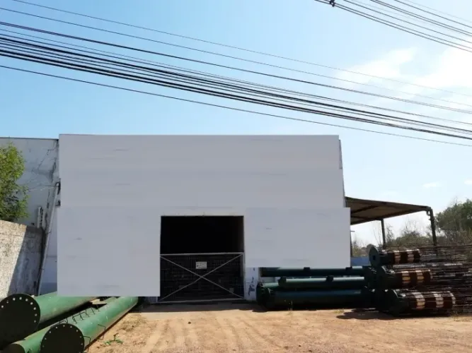 Barracao à avenda na Avenida Fernando Correa em Cuiabá MT