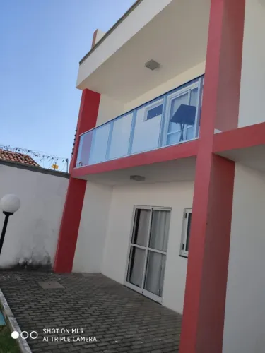 Alugo casa duplex em condomínio fechado 