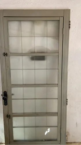Porta de aço com vidro