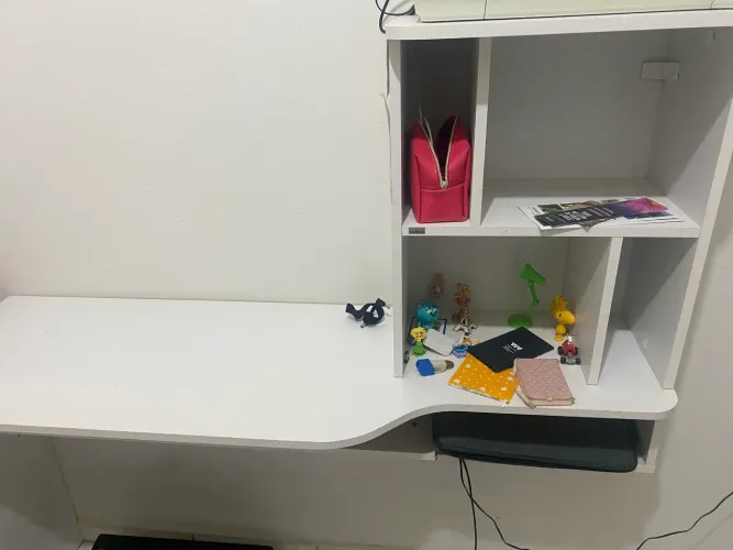 Escrivaninha suspensa