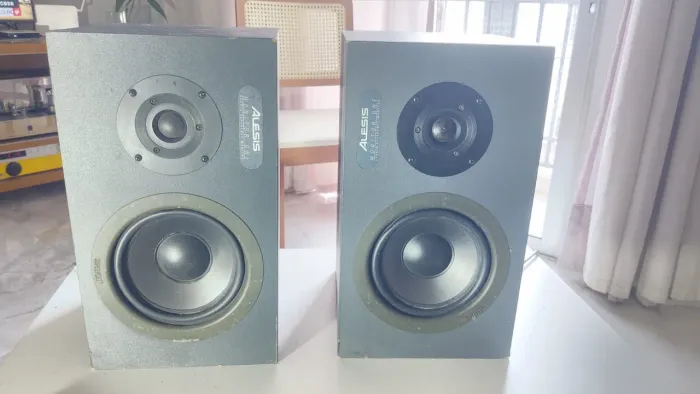 ALESIS monitor de áudio professional passivo