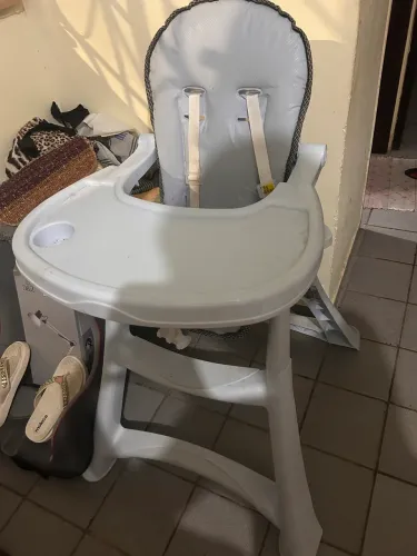 Vendo carrinho de bebê e cadeira de alimentação