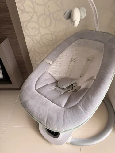 Cadeira Balanço Elétrico Bebê Momcozy Swing - Importado (Pouco Uso)