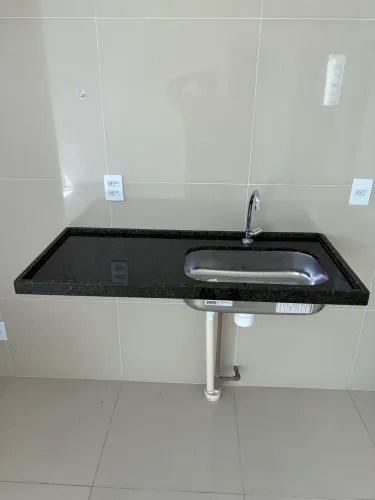 Vendo pia da cozinha, tanque, 2 pias de banheiros nunca usada já com a válvula de inox 