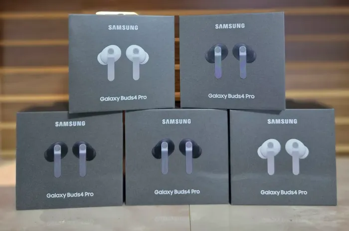 Samsung Galaxy Buds 4 Pro, cor "preto", LACRADO/NOVO.