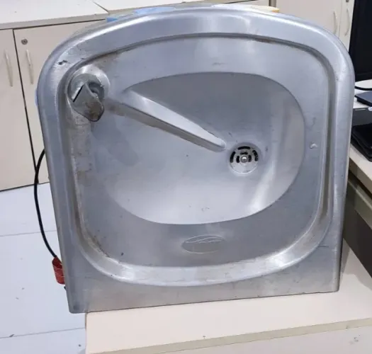 Bebedouro de parede IBBL BDL 100 usado, tensão 220V
