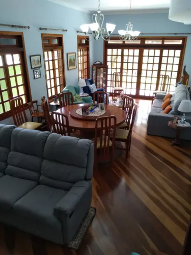 Casa Sobrado - Condomínio Portal da Serra - Urbanova - 3 Dormitórios - 348m².