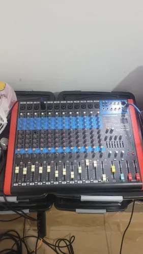 Mesa de som.