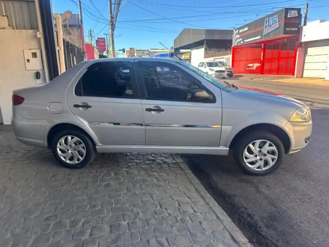 Fiat Siena Attractive 1.0 Fire Flex 8V 4P 2011