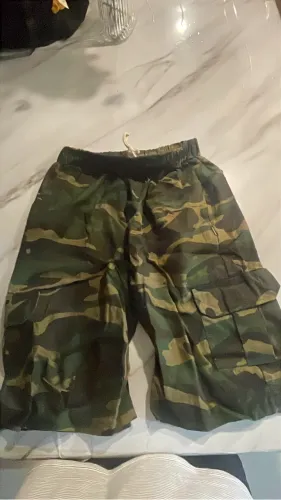 Shorts cargo Camuflado