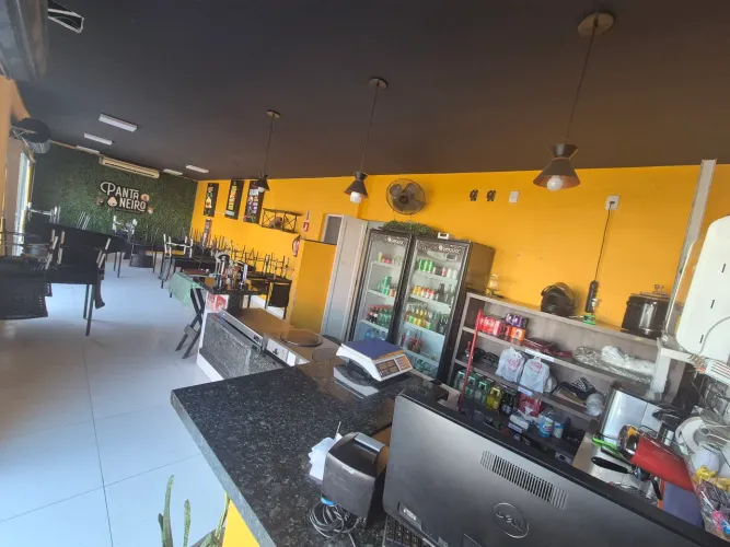 Restaurante em funcionamento.Av Brasil CPA