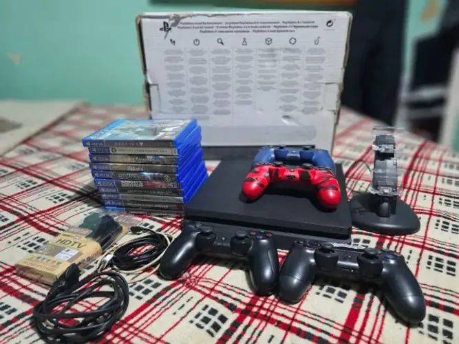 PS4 Slim 1TB + 4 Controles + Jogos ?