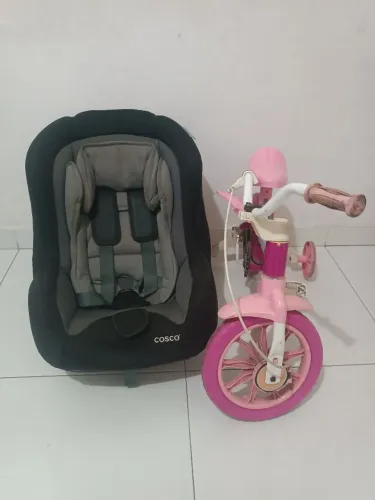 VENDO CADEIRINHA E BICICLETA