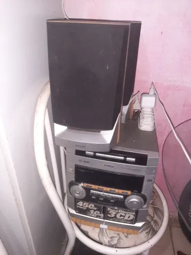 Vende se um mini radio para retiradas de peças ,
