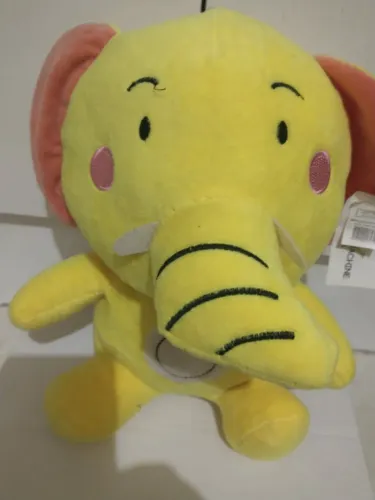Elefante de pelúcia lindo 