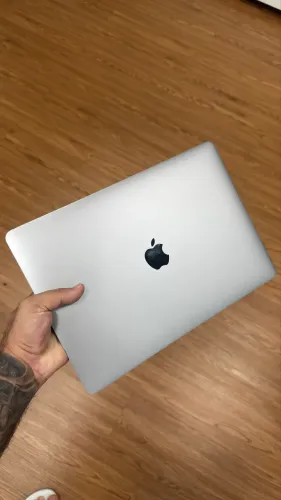 Macbook Pro 2019 i5 8/256GB 13 pol