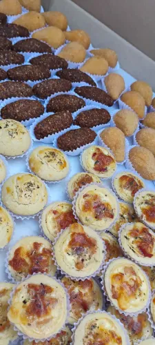 SALGADOS E DOCINHOS PARA FESTAS