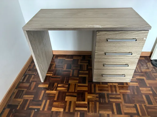 Mesa para escritório ou estudos 1,10 X 55 cm