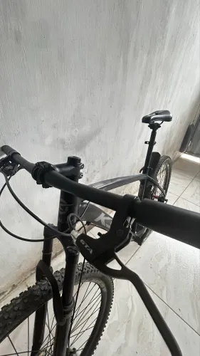 Bike KSW XLT 100 Aro 29 - Grupo Shimano Deore 11v - Excelente Estad