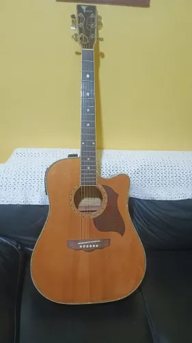 Vendo violão Eagle cordas de aço , lindo... Modelo EG 689 nt . Valor 800 reais