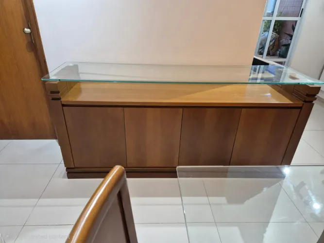 Buffet aparador com tampo de vidro