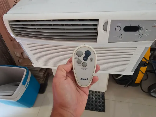 Ar-condicionado Consul 12.000 BTUs com controle remoto - seminovo!!!