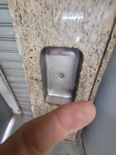 Bancada de granito com Cuba usada.