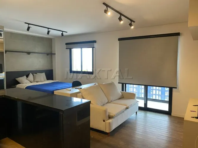 Studio mobiliado, em Santana, com 1 suíte, cozinha americana, 1 vaga coberta.