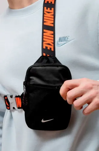 BOLSA NIKE SHOULDERBAG ESSENTIALS UNISSEX PRETA/LARANJA