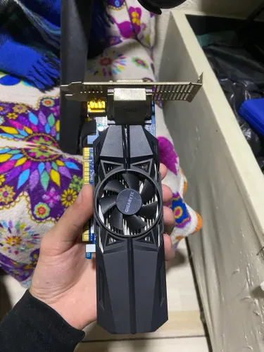 Placa de Vídeo NVIDIA GeForce GT 730 2GB Gigabyte - HDMI/DVI - Funcionando Perfeitamente