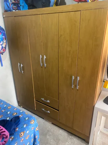 Vende se guarda roupa