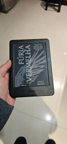 Kindle 10 geração preto com capinha transparente anti-impacto