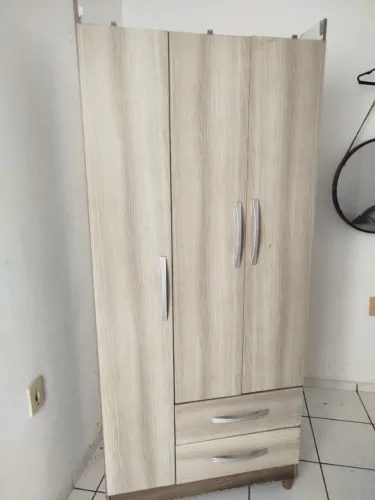 Guarda Roupa com apenas 1 Ano de uso.